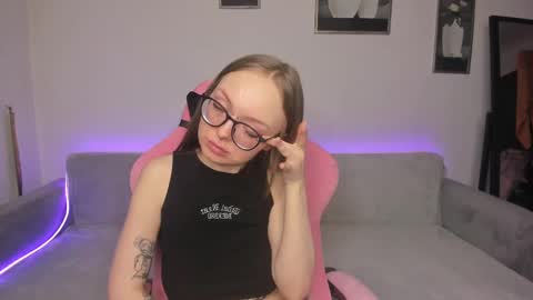 Snapshot of shy_suchka chatting on February 2025 09:27:02 PM Melissa online show from February 2025 09:27:02 PM