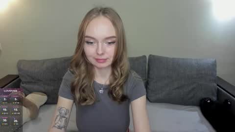 Snapshot of shy_suchka chatting on September 2025 09:16:02 PM Melissa online show from September 2025 09:16:02 PM