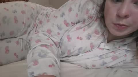 Snapshot of shyelyseee chatting on November 2025 09:03:02 PM Elyse online show from November 2025 09:03:02 PM