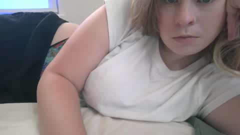 Snapshot of shyelyseee chatting on November 2025 08:34:02 PM Elyse online show from November 2025 08:34:02 PM