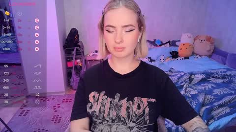 Snapshot of shyfoxxxy chatting on February 2025 01:54:02 PM Effie online show from February 2025 01:54:02 PM