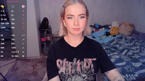 Snapshot of shyfoxxxy chatting on February 2025 05:31:01 PM Effie online show from February 2025 05:31:01 PM