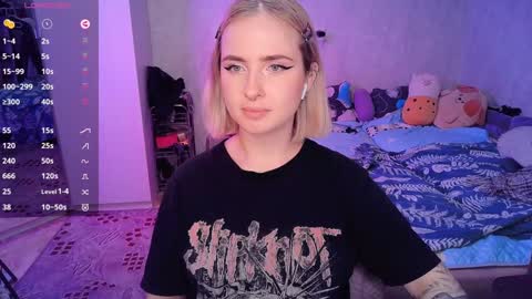 Snapshot of shyfoxxxy chatting on February 2025 04:36:01 PM Effie online show from February 2025 04:36:01 PM