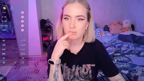 Snapshot of shyfoxxxy chatting on February 2025 10:54:01 PM Effie online show from February 2025 10:54:01 PM