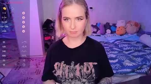 Snapshot of shyfoxxxy chatting on February 2025 03:53:01 PM Effie online show from February 2025 03:53:01 PM