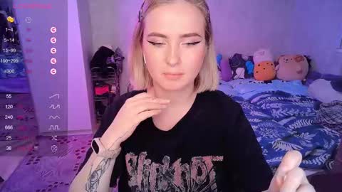 Snapshot of shyfoxxxy chatting on February 2025 09:58:01 PM Effie online show from February 2025 09:58:01 PM