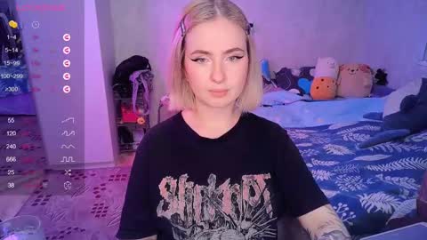 Snapshot of shyfoxxxy chatting on February 2025 06:30:01 PM Effie online show from February 2025 06:30:01 PM