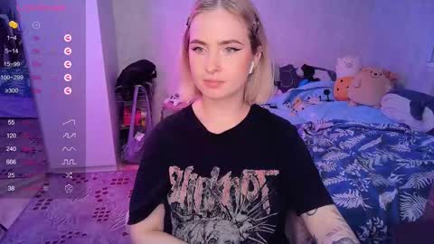 Snapshot of shyfoxxxy chatting on February 2025 03:24:02 PM Effie online show from February 2025 03:24:02 PM