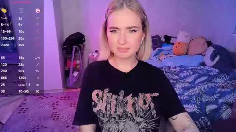 Snapshot of shyfoxxxy chatting on February 2025 06:27:02 PM Effie online show from February 2025 06:27:02 PM