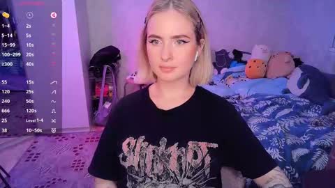 Snapshot of shyfoxxxy chatting on February 2025 09:38:01 PM Effie online show from February 2025 09:38:01 PM