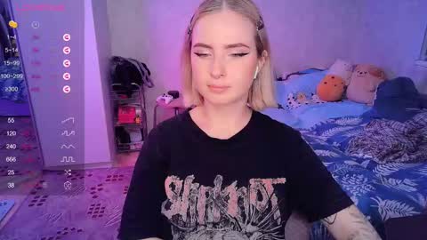 Snapshot of shyfoxxxy chatting on February 2025 10:03:02 PM Effie online show from February 2025 10:03:02 PM