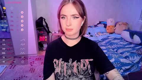 Snapshot of shyfoxxxy chatting on February 2025 02:23:02 PM Effie online show from February 2025 02:23:02 PM