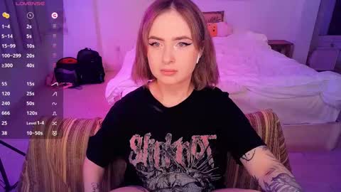 Snapshot of shyfoxxxy chatting on February 2025 01:50:02 PM Effie online show from February 2025 01:50:02 PM