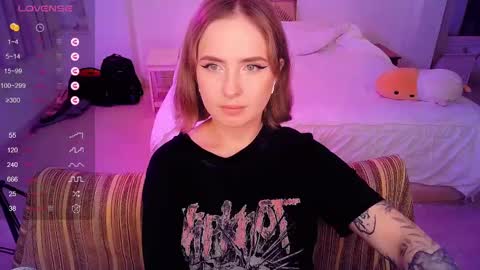 Snapshot of shyfoxxxy chatting on February 2025 07:37:02 PM Effie online show from February 2025 07:37:02 PM