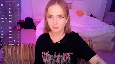 Snapshot of shyfoxxxy chatting on March 2025 01:51:01 PM Effie online show from March 2025 01:51:01 PM