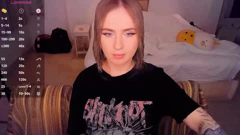 Snapshot of shyfoxxxy chatting on March 2025 10:27:02 PM Effie online show from March 2025 10:27:02 PM