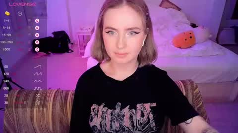 Snapshot of shyfoxxxy chatting on March 2025 09:31:02 PM Effie online show from March 2025 09:31:02 PM