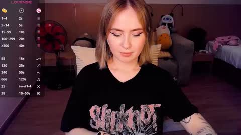 Snapshot of shyfoxxxy chatting on March 2025 06:55:01 PM Effie online show from March 2025 06:55:01 PM