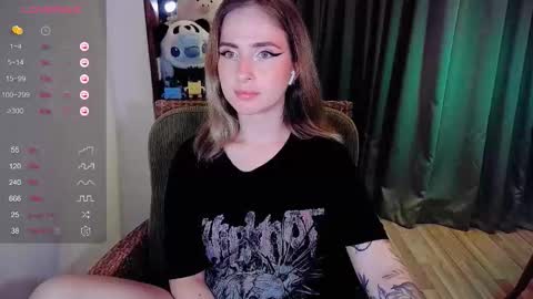 Snapshot of shyfoxxxy chatting on September 2025 02:49:01 PM Effie online show from September 2025 02:49:01 PM