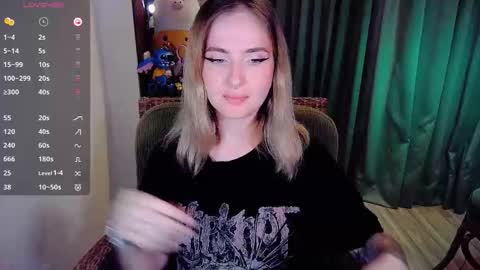 Snapshot of shyfoxxxy chatting on September 2025 06:24:01 AM Effie online show from September 2025 06:24:01 AM