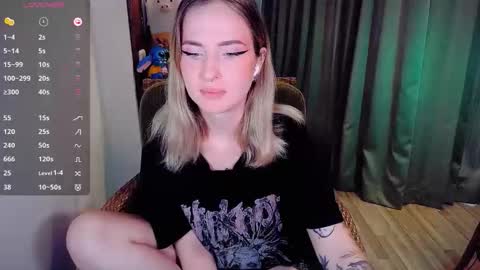 Snapshot of shyfoxxxy chatting on September 2025 06:07:01 AM Effie online show from September 2025 06:07:01 AM