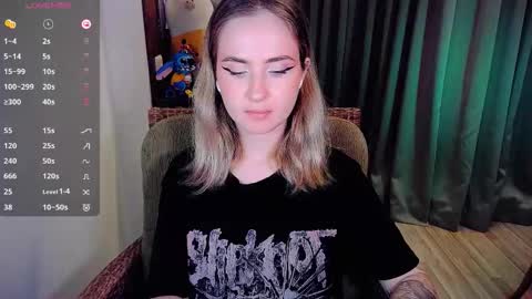 Snapshot of shyfoxxxy chatting on October 2025 10:12:02 AM Effie online show from October 2025 10:12:02 AM