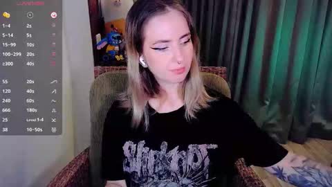 Snapshot of shyfoxxxy chatting on October 2025 05:50:02 AM Effie online show from October 2025 05:50:02 AM