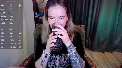 Snapshot of shyfoxxxy chatting on October 2025 06:46:02 AM Effie online show from October 2025 06:46:02 AM