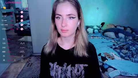 Snapshot of shyfoxxxy chatting on October 2025 07:10:02 AM Effie online show from October 2025 07:10:02 AM