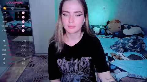 Snapshot of shyfoxxxy chatting on October 2025 08:10:01 PM Effie online show from October 2025 08:10:01 PM