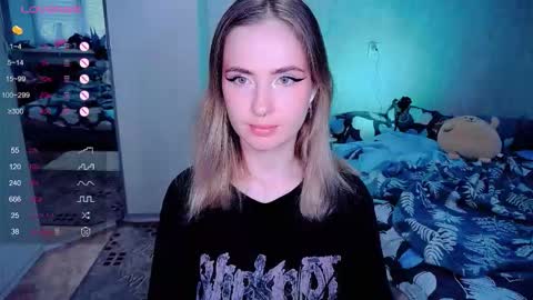 Snapshot of shyfoxxxy chatting on October 2025 08:38:01 AM Effie online show from October 2025 08:38:01 AM