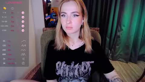 Snapshot of shyfoxxxy chatting on November 2025 10:36:01 AM Effie online show from November 2025 10:36:01 AM