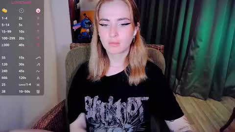 Snapshot of shyfoxxxy chatting on November 2025 08:55:01 AM Effie online show from November 2025 08:55:01 AM