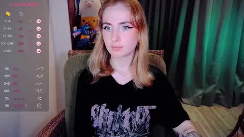 Snapshot of shyfoxxxy chatting on November 2025 10:37:02 AM Effie online show from November 2025 10:37:02 AM