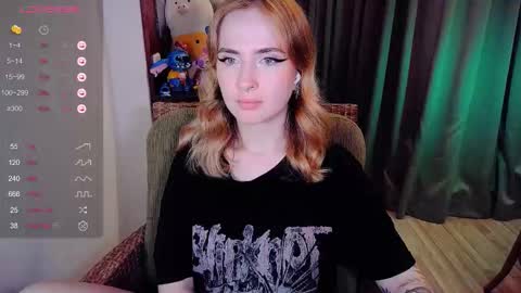 Snapshot of shyfoxxxy chatting on December 2025 08:23:01 AM Effie online show from December 2025 08:23:01 AM