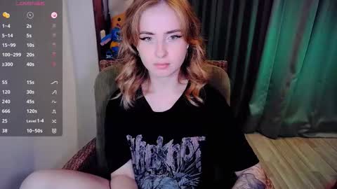 Snapshot of shyfoxxxy chatting on December 2025 08:51:02 AM Effie online show from December 2025 08:51:02 AM