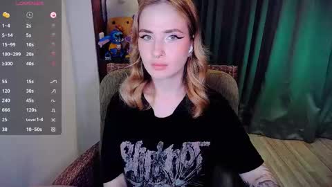 Snapshot of shyfoxxxy chatting on December 2025 09:04:02 AM Effie online show from December 2025 09:04:02 AM