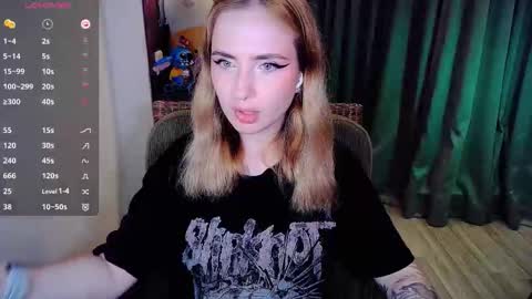 Snapshot of shyfoxxxy chatting on December 2025 01:52:02 PM Effie online show from December 2025 01:52:02 PM