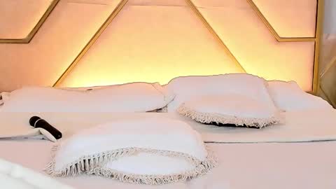 Snapshot of siara_lewis_ chatting on December 2025 10:50:01 PM Siara and Zoe tattoo online show from December 2025 10:50:01 PM