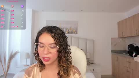 Snapshot of sienna_luxor chatting on May 2026 05:07:02 PM siiena online show from May 2026 05:07:02 PM
