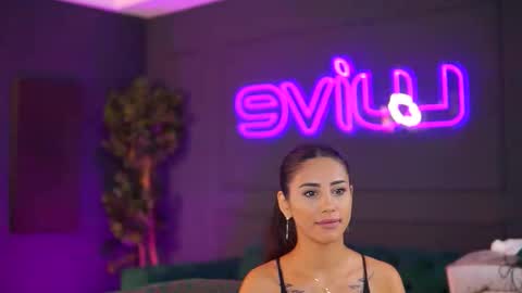 Snapshot of siennaruh chatting on November 2025 11:14:01 AM Sienna online show from November 2025 11:14:01 AM