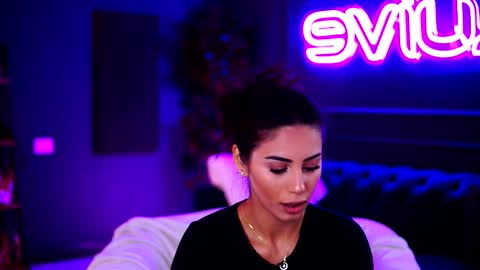 Snapshot of siennaruh chatting on November 2025 11:43:02 AM Sienna online show from November 2025 11:43:02 AM