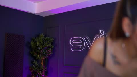 Snapshot of siennaruh chatting on November 2025 11:57:02 AM Sienna online show from November 2025 11:57:02 AM