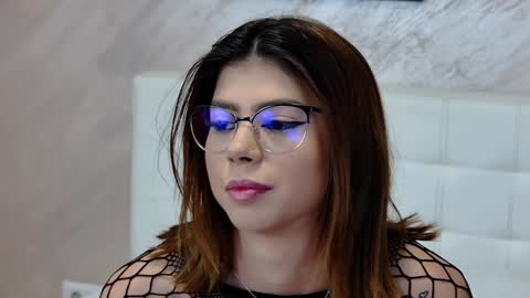 Snapshot of sierra_halle chatting on January 2025 12:06:01 AM SIERRA online show from January 2025 12:06:01 AM