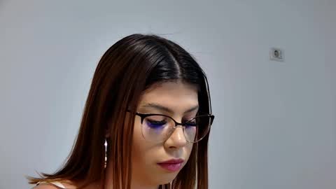 Snapshot of sierra_halle chatting on March 2025 05:33:02 PM SIERRA online show from March 2025 05:33:02 PM