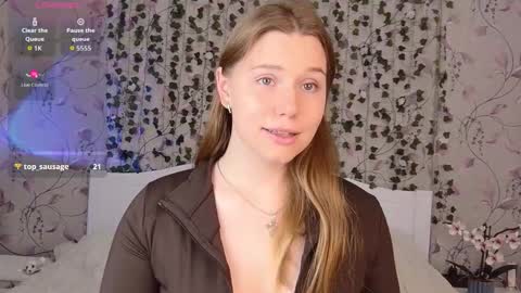 Chloe online show from October 2025 05:18:01 AM