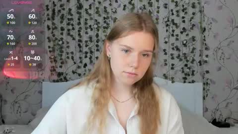 Chloe online show from October 2025 05:10:01 AM