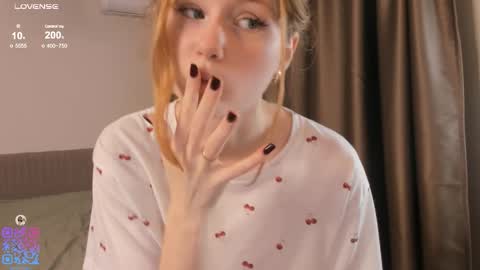 Snapshot of silkencrave chatting on December 2025 03:28:02 PM Call me Mia online show from December 2025 03:28:02 PM