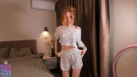 Snapshot of silkencrave chatting on February 2026 09:27:01 AM Call me Mia online show from February 2026 09:27:01 AM