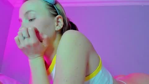 Mila online show from October 2025 06:59:01 AM